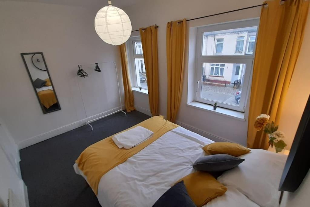 Spacious 4 Bedroom, Free Netflix, Central Location Apartment *