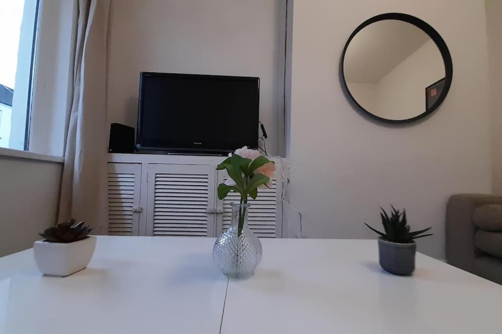 Spacious 4 Bedroom, Free Netflix, Central Location