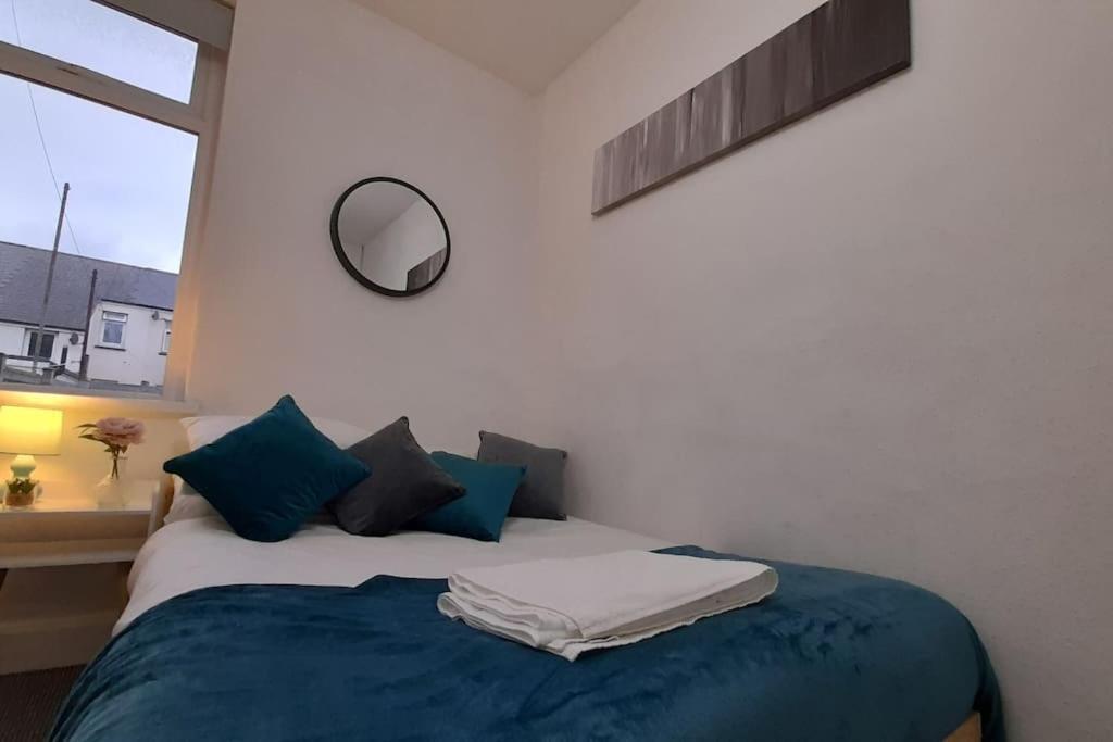 Spacious 4 Bedroom, Free Netflix, Central Location Apartment *