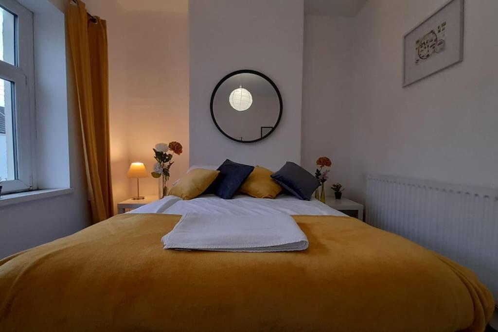 Spacious 4 Bedroom, Free Netflix, Central Location Apartment Cardiff