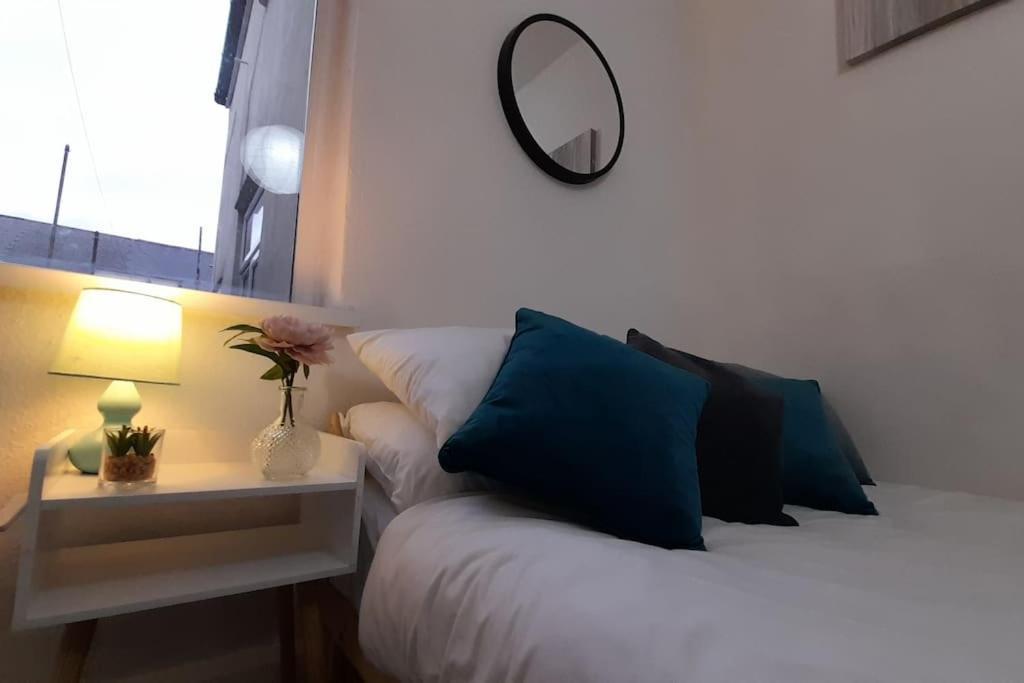 Spacious 4 Bedroom, Free Netflix, Central Location Apartment Cardiff