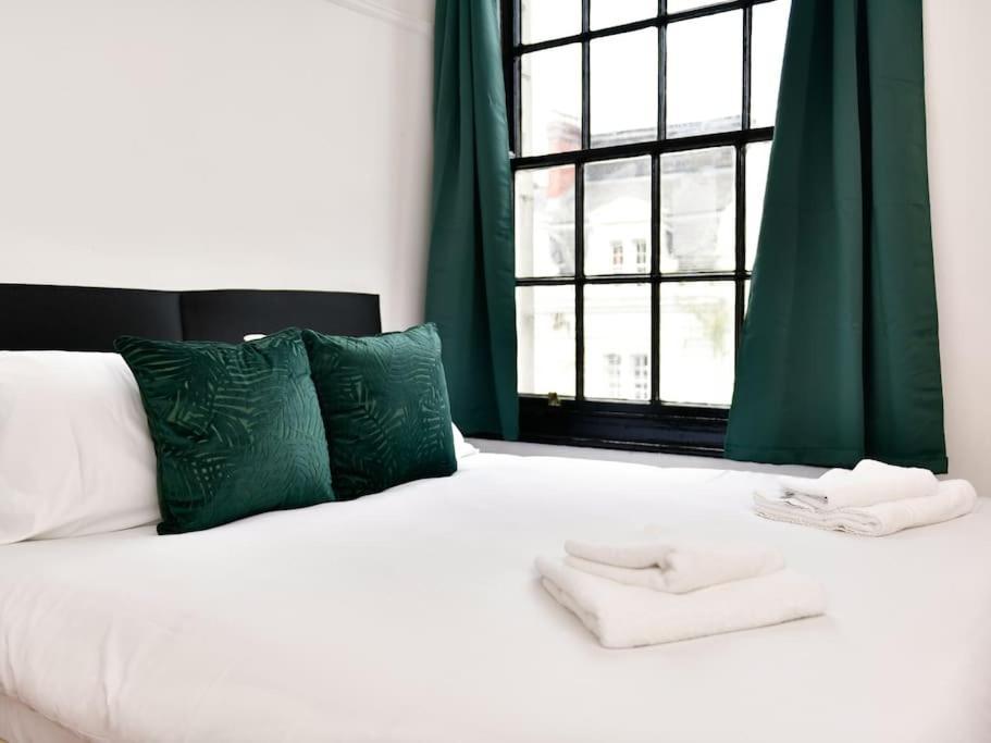 Westgate House Apartment *