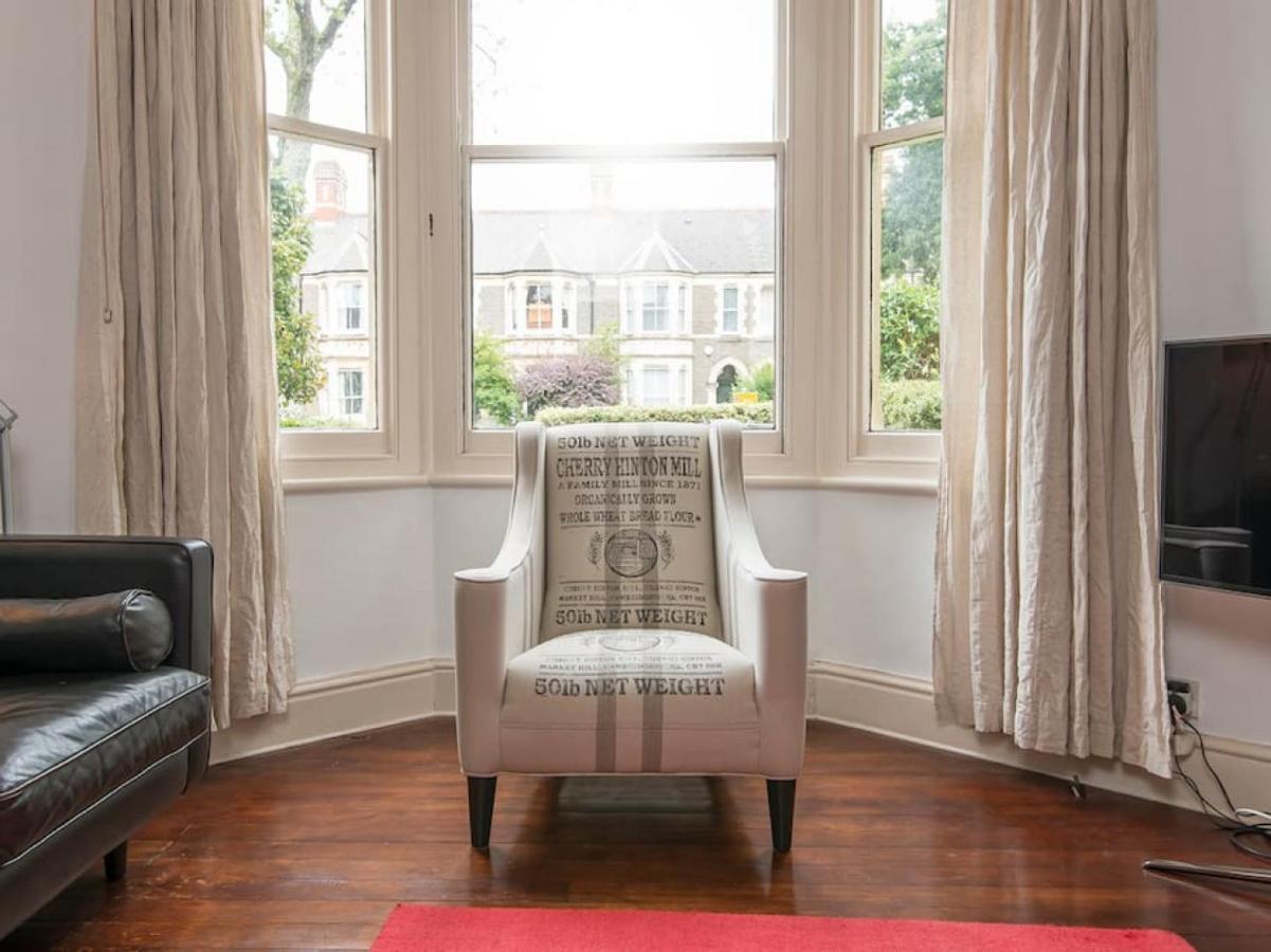 Spacious 4 Bedroom Character In Pontcanna Holiday home Cardiff