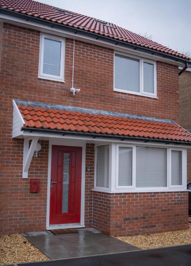The Red House Modern Stylish From Walking Distance To Bay And Centre With Parking Holiday home