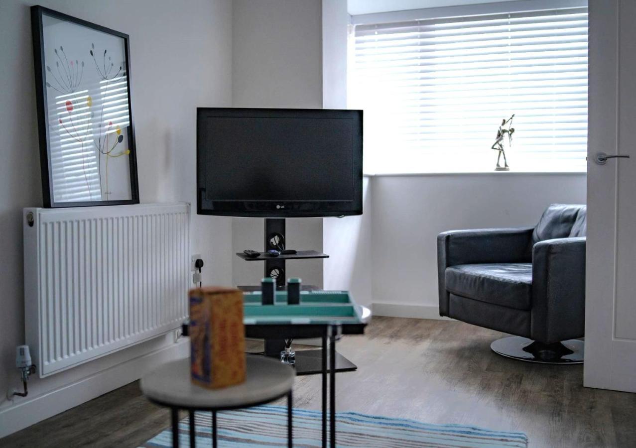 The Red House Modern Stylish From Walking Distance To Bay And Centre With Parking Holiday home Cardiff