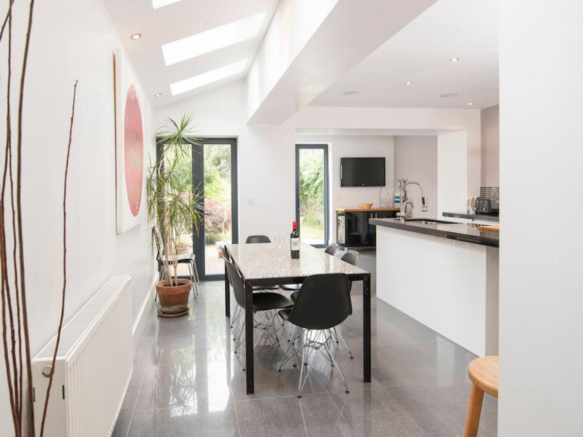 Spacious 4 Bedroom Character In Pontcanna Holiday home *