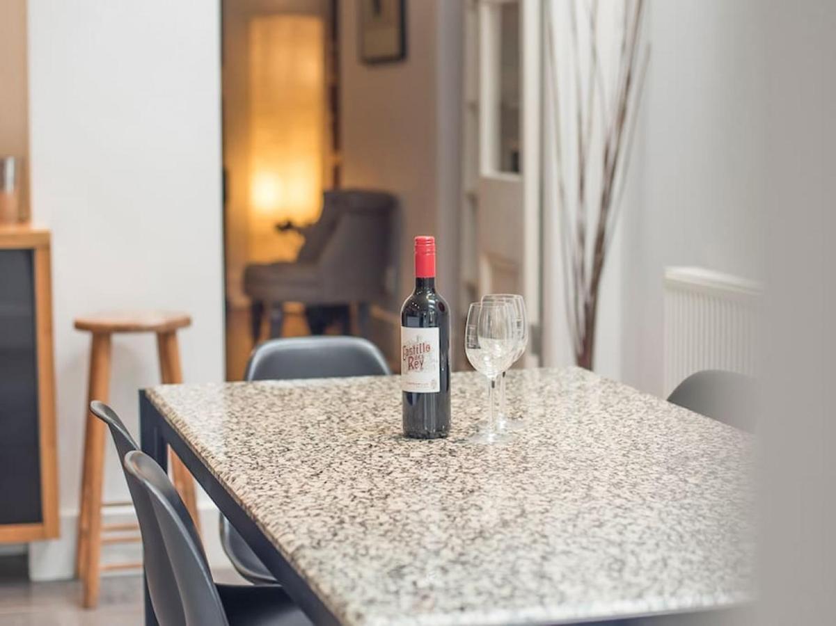 Holiday home Spacious 4 Bedroom Character In Pontcanna Cardiff