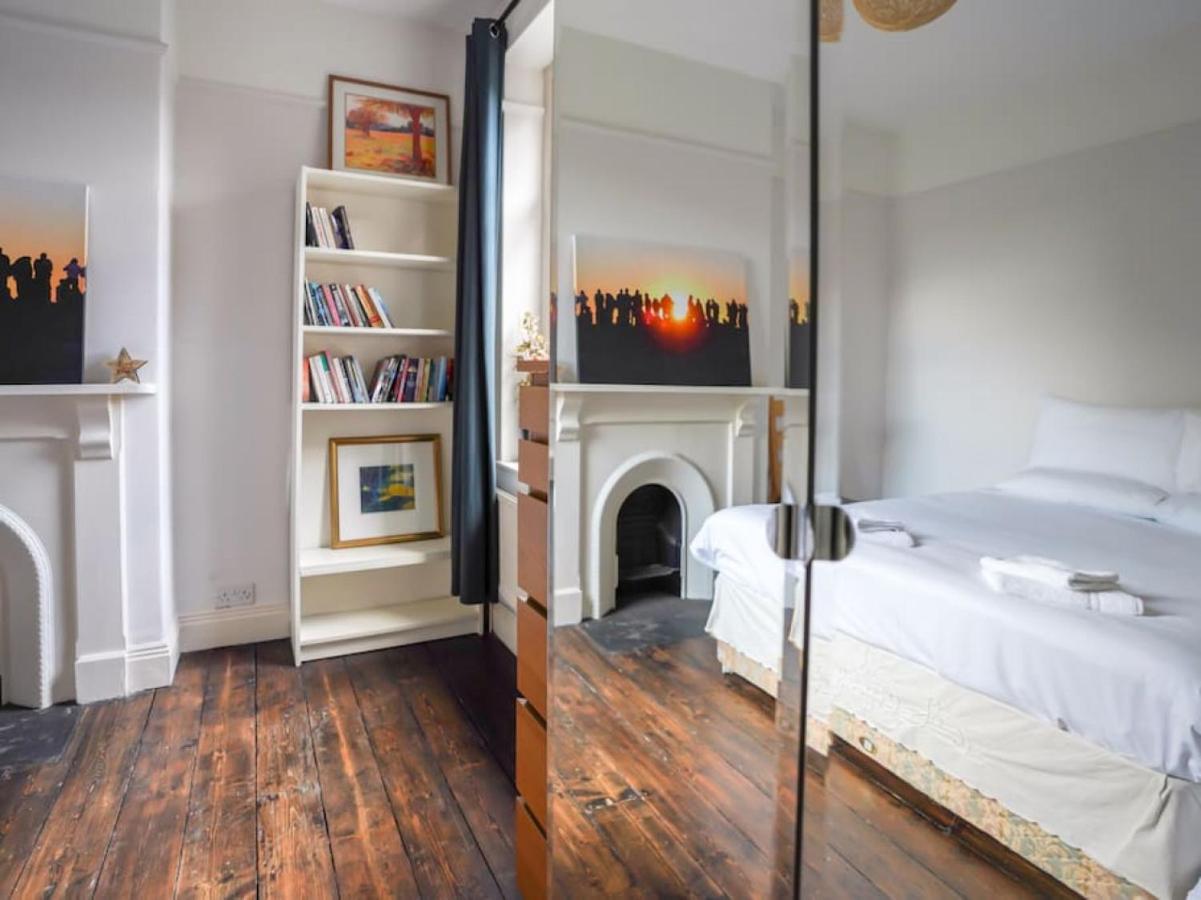 Holiday home Spacious 4 Bedroom Character In Pontcanna *