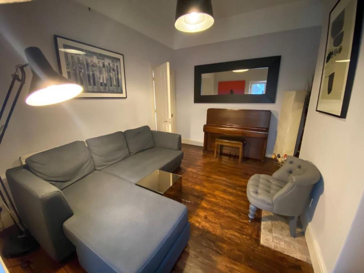 Spacious 4 Bedroom Character In Pontcanna Holiday home