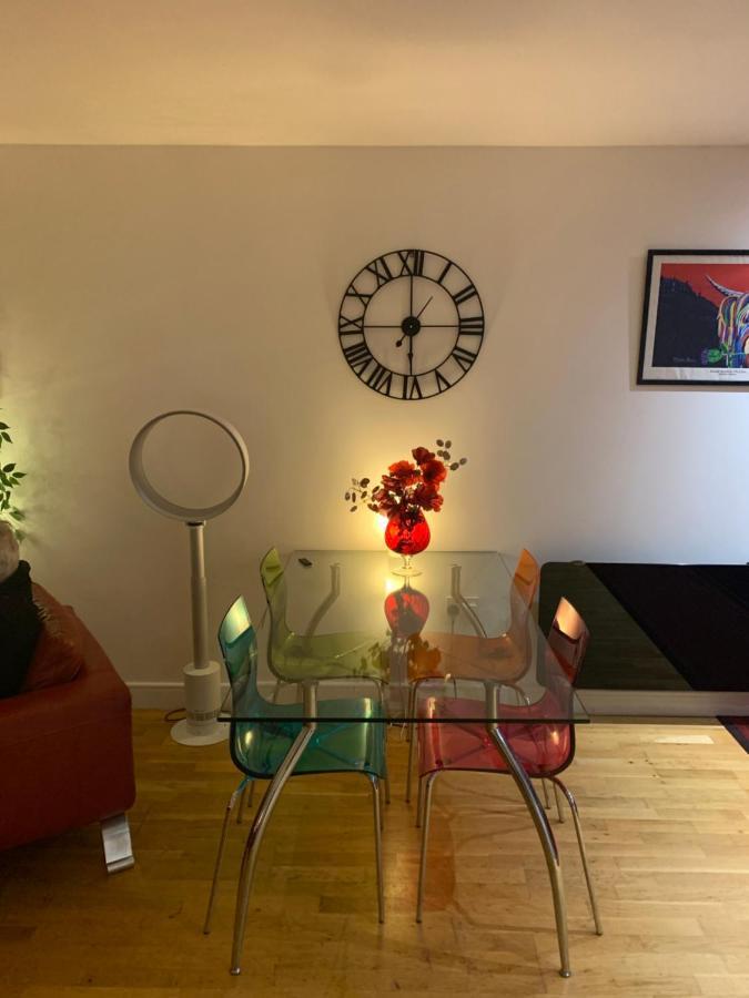 Stunning Spacious City Apartment With Free Parking