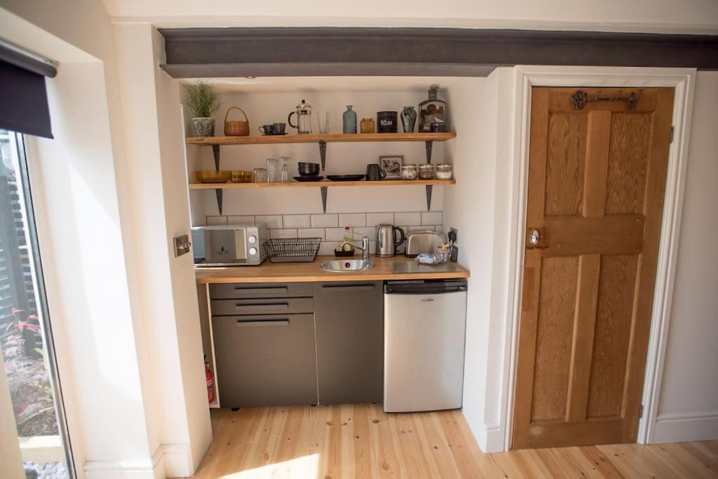 Apartment Cwtch, Cozy Studio, Private, Separate Entrance. Cardiff