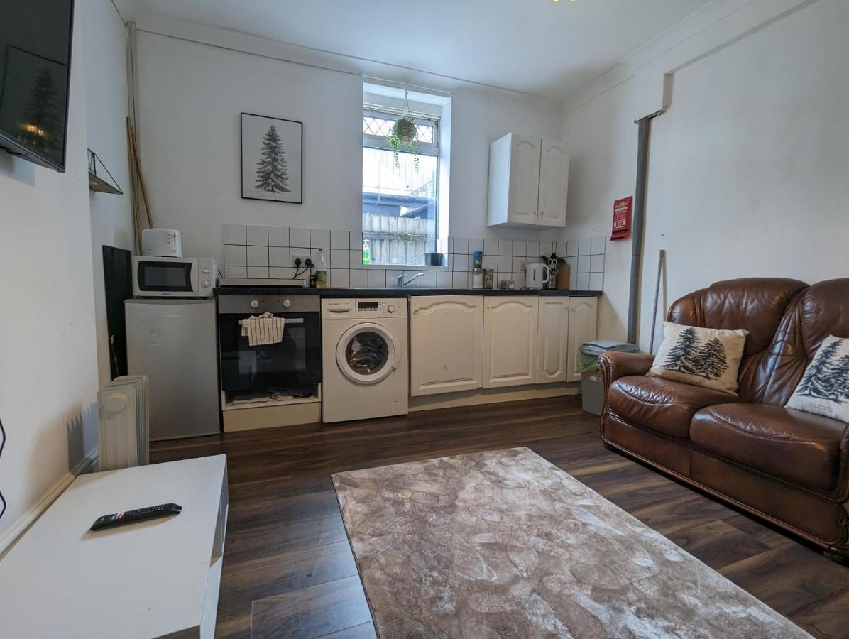 Whitchurch 1 Bedroom Apartment *
