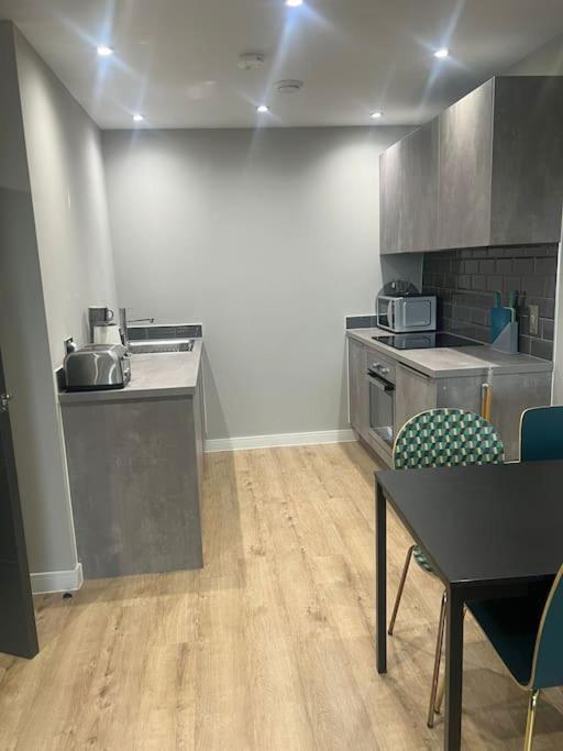 Brickworks Centre Apartment- Apartment Cardiff