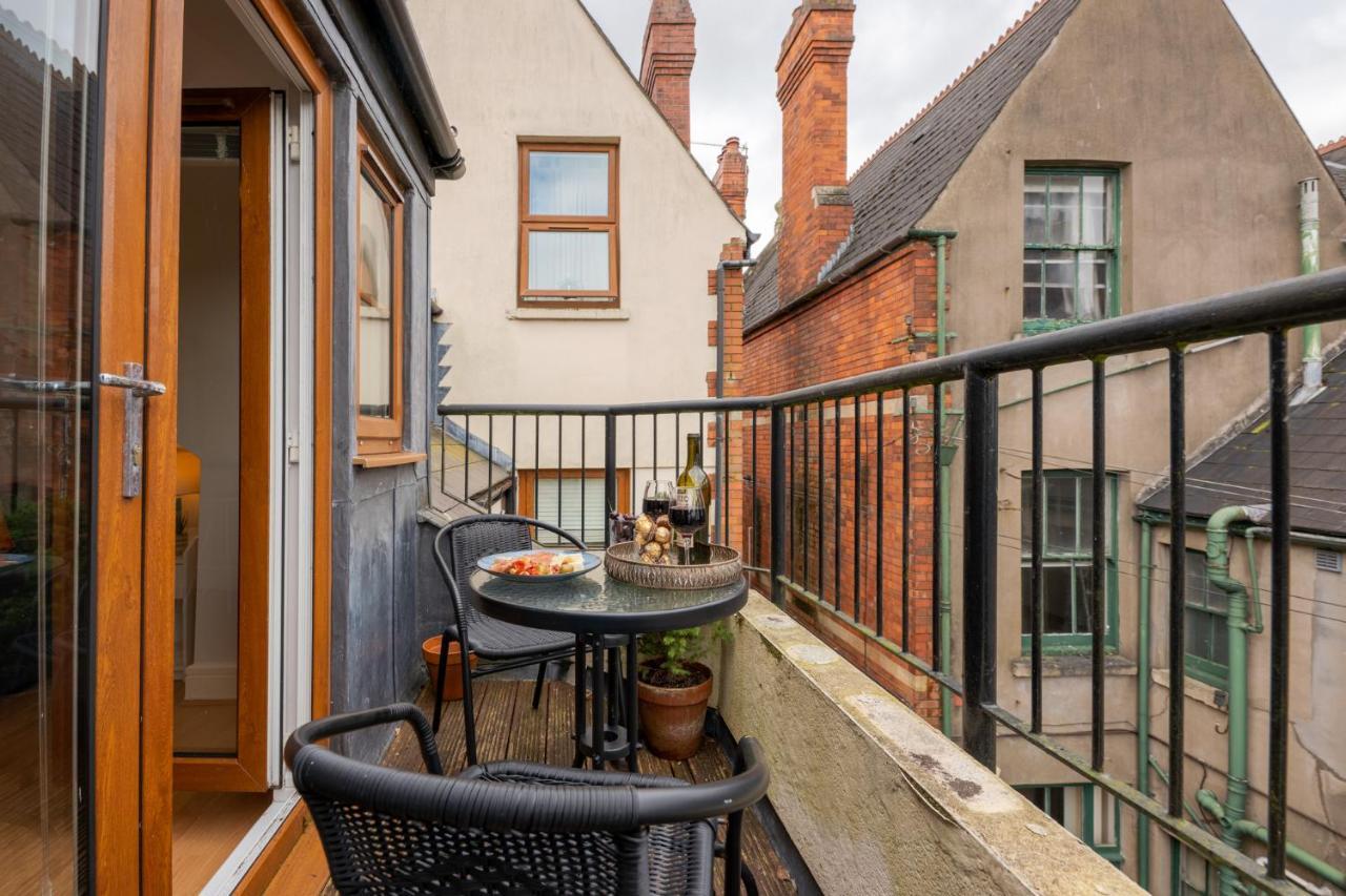 2 Bed - Centre - Free Parking Apartment *