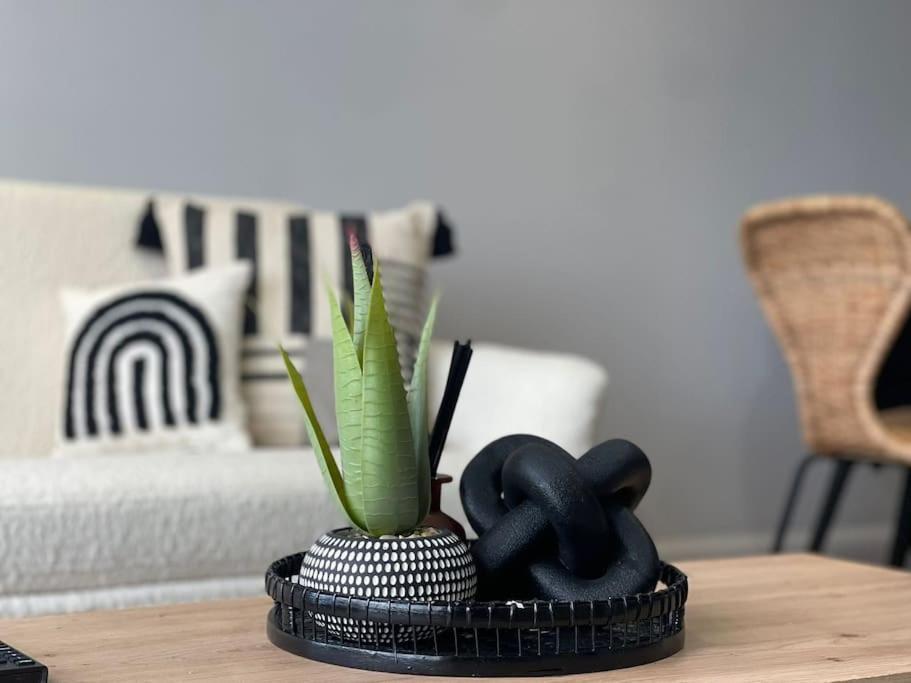 Trendy In Free Parking Apartment *