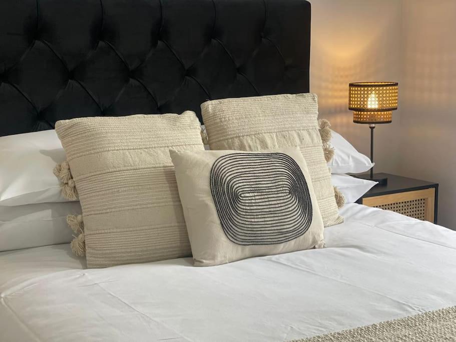 Trendy In Free Parking Apartment