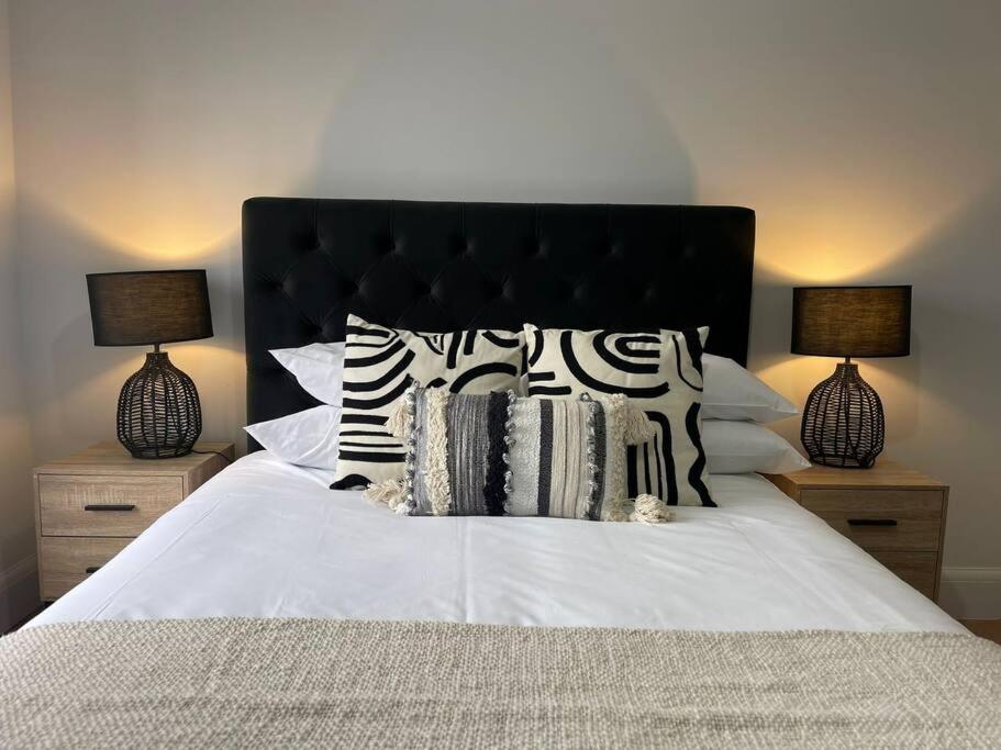 Trendy In Free Parking Apartment