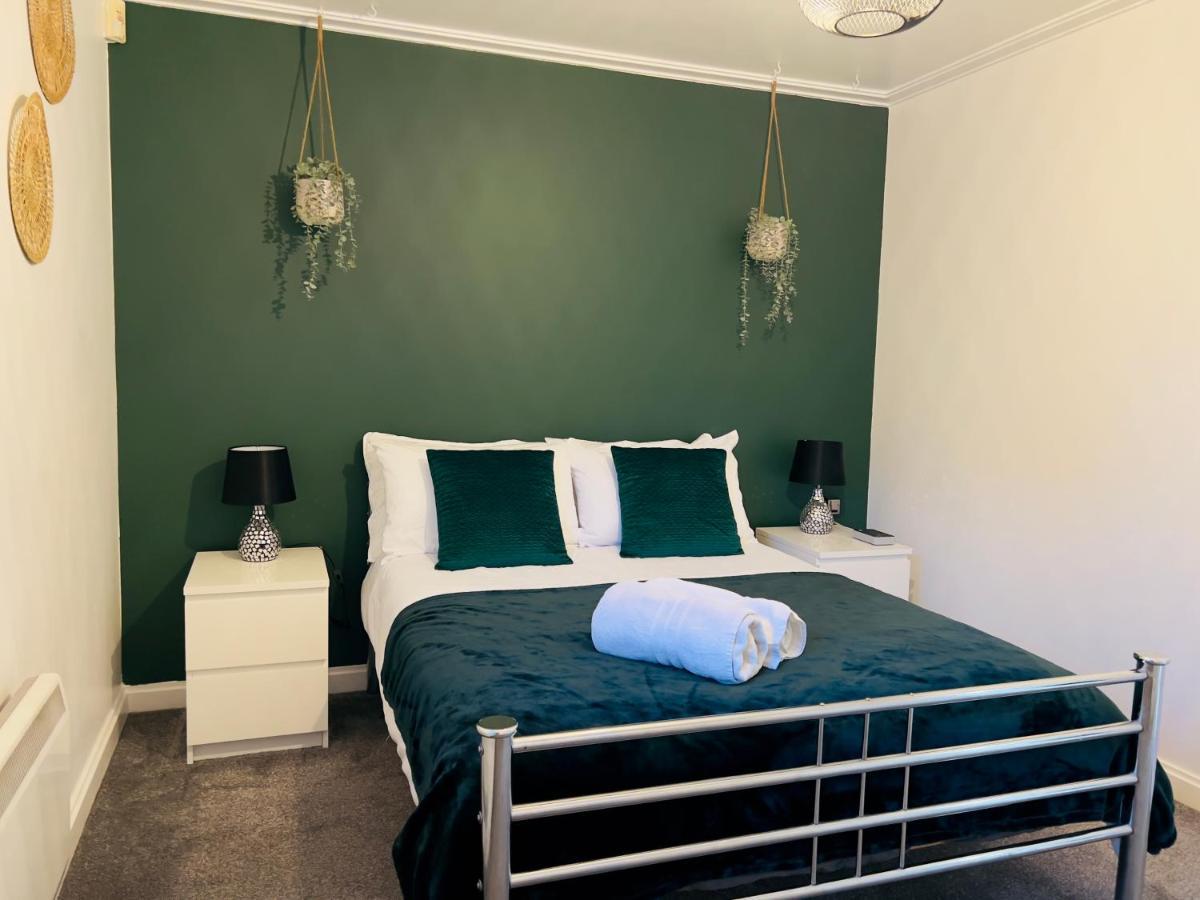 Apartment Lush Gated Bay Flat With Fastwifi And Parking