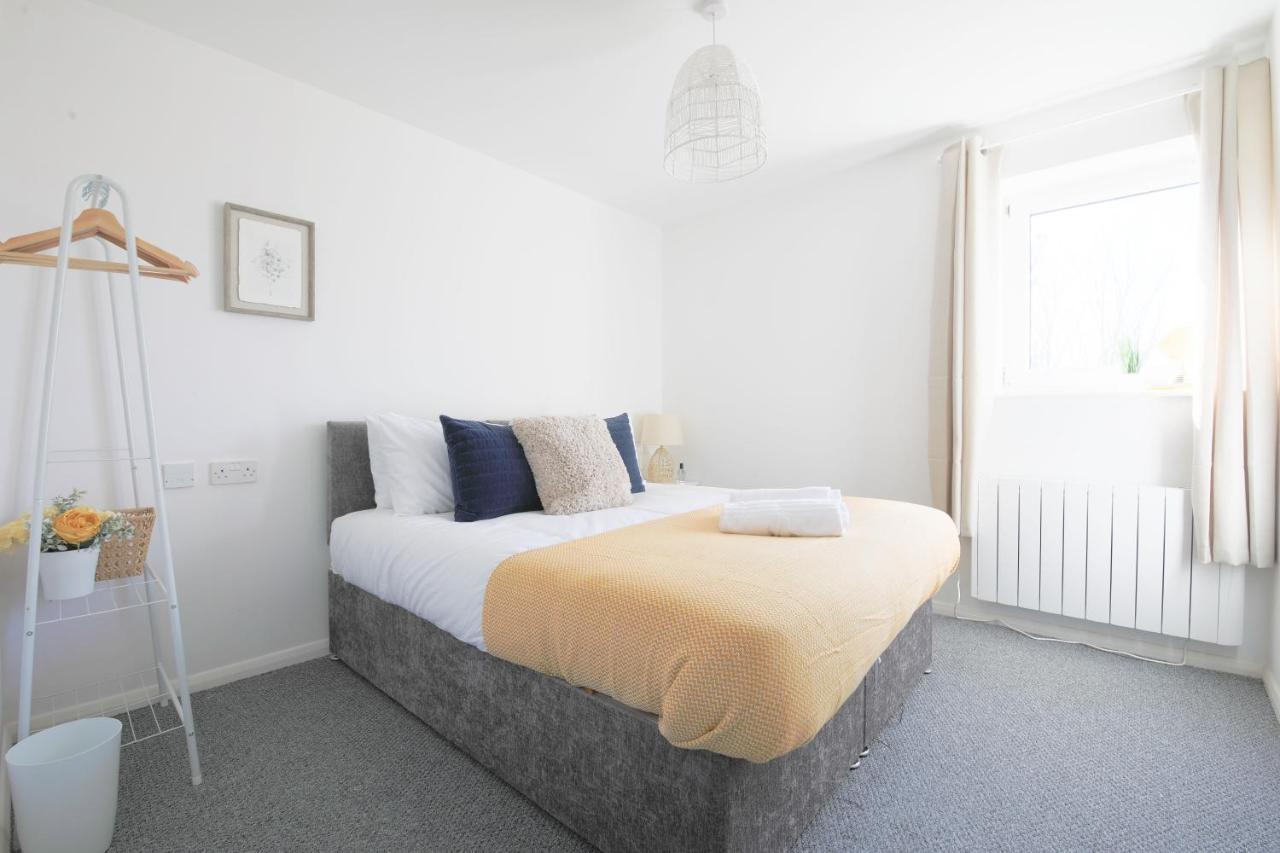 Stayright 2bed Overlooking Water With Free Parking And 2 Bathrooms *