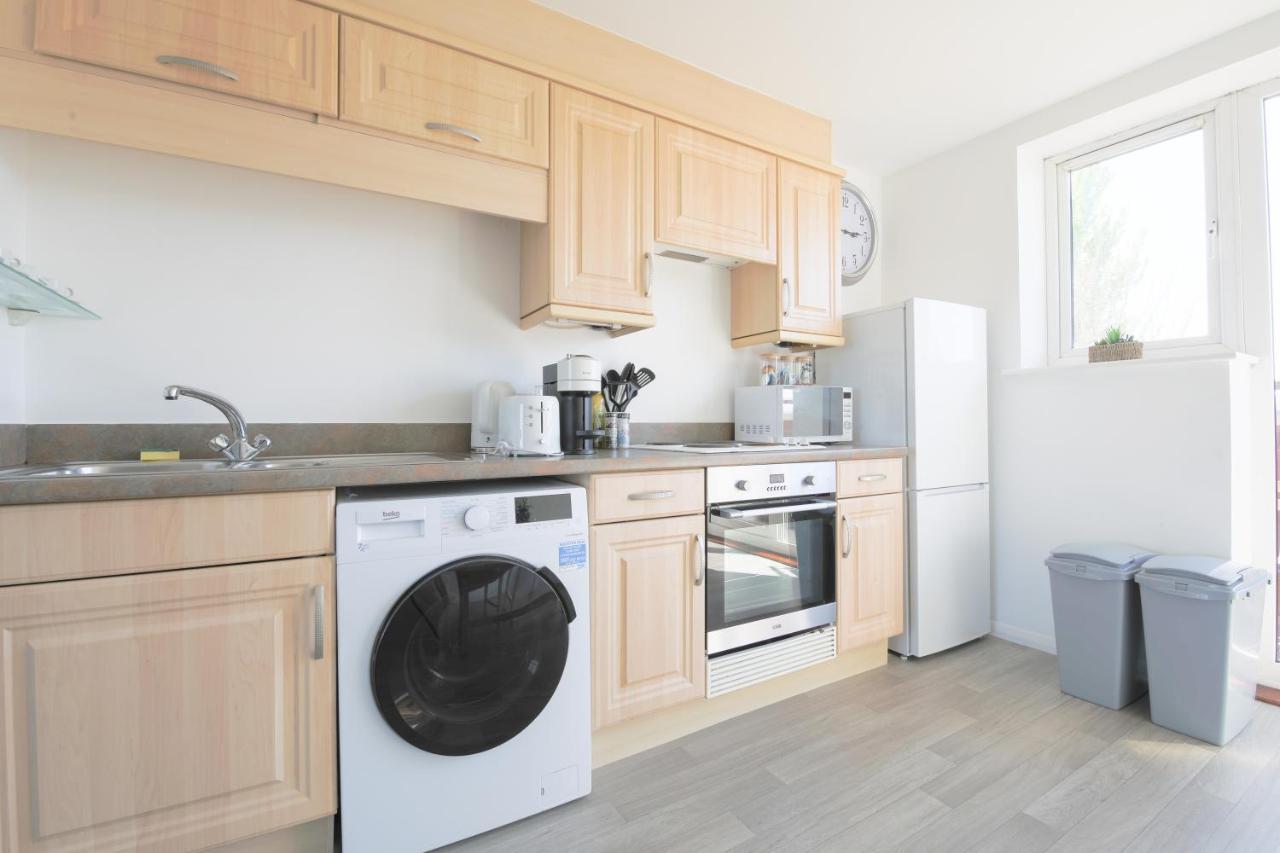 Stayright 2bed Overlooking Water With Free Parking And 2 Bathrooms Apartment *