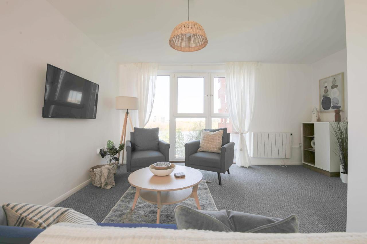 Stayright 2bed Overlooking Water With Free Parking And 2 Bathrooms Apartment Cardiff