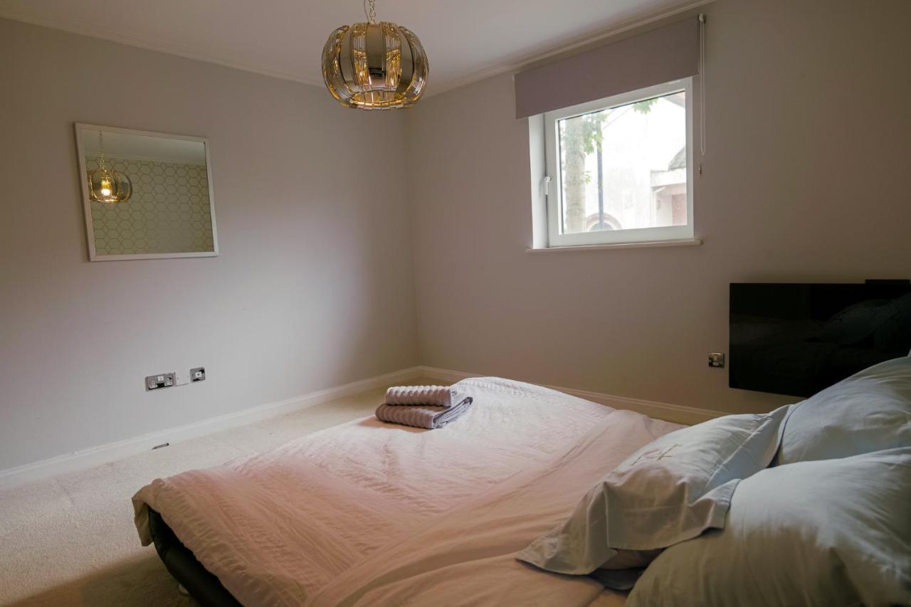 Stunning 2-bedroom In Bay W/gym Apartment