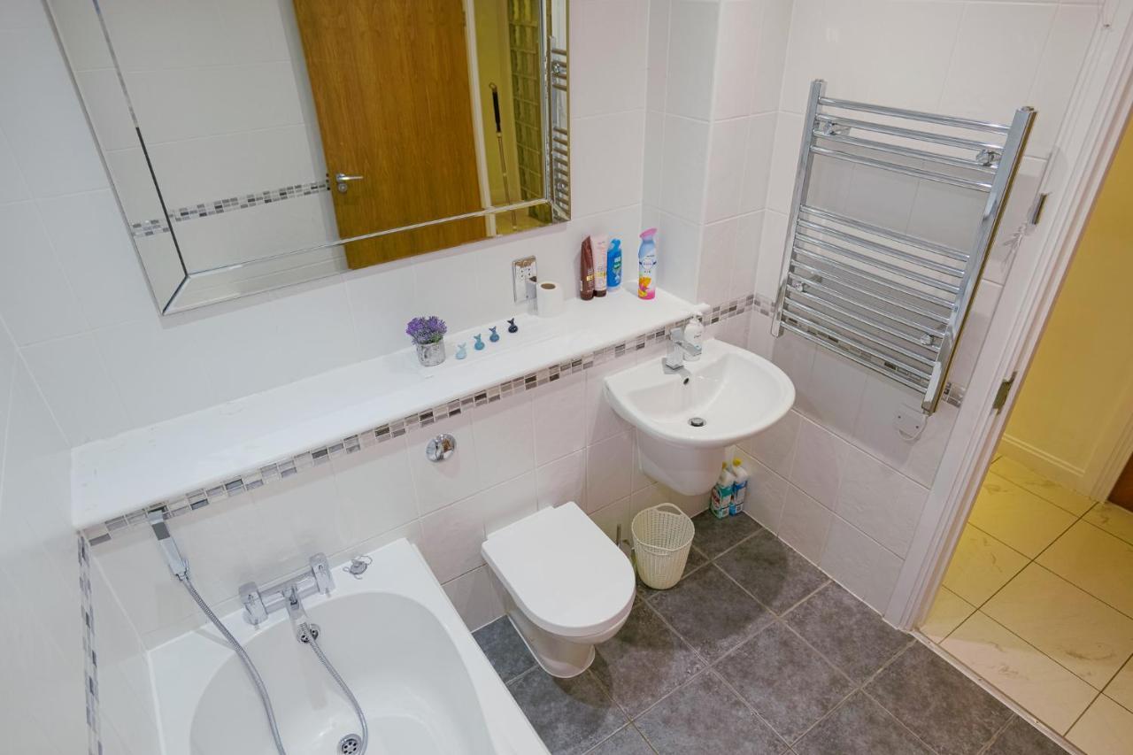 Stunning 2-bedroom In Bay W/gym Apartment *