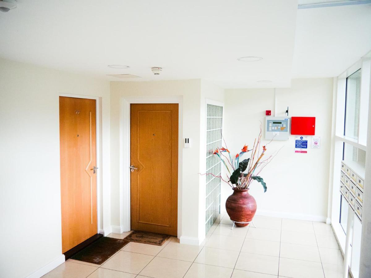 Stunning 2-bedroom In Bay W/gym Apartment *
