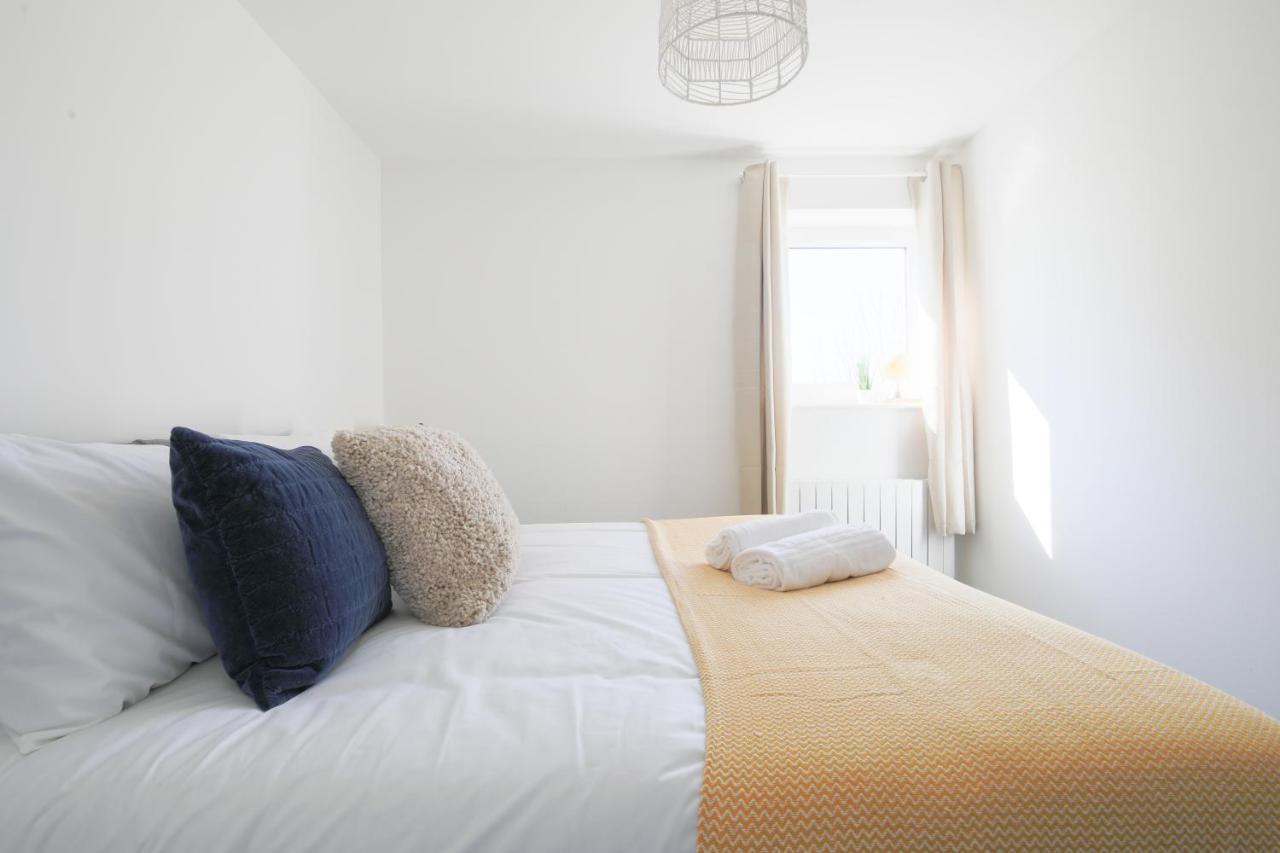 Stayright 2bed Overlooking Water With Free Parking And 2 Bathrooms *