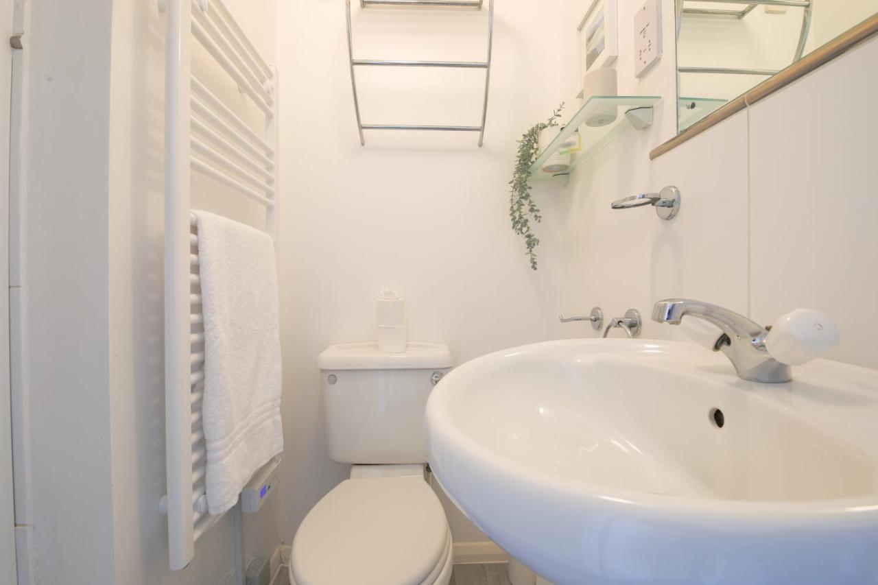 Stayright 2bed Overlooking Water With Free Parking And 2 Bathrooms Apartment *