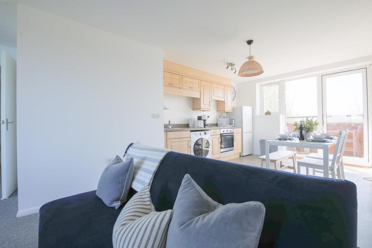 Stayright 2bed Overlooking Water With Free Parking And 2 Bathrooms