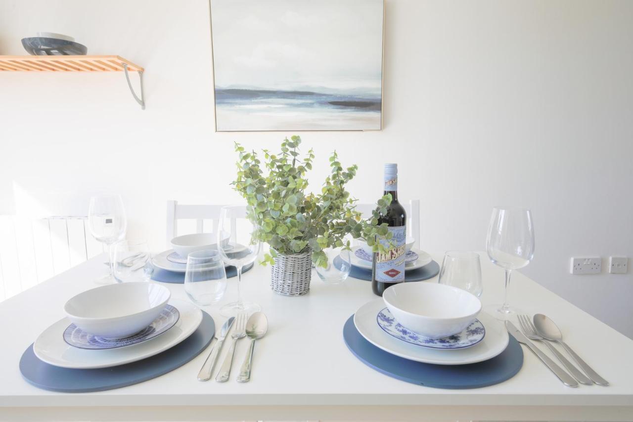 Stayright 2bed Overlooking Water With Free Parking And 2 Bathrooms
