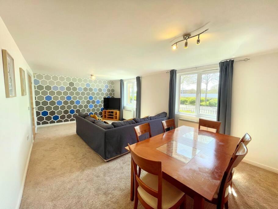 Spacious 3-bedroom Ground Floor Flat With Free Parking In Location Cardiff