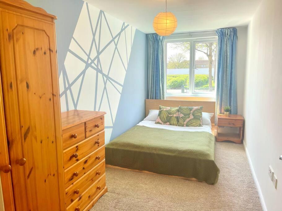 Spacious 3-bedroom Ground Floor Flat With Free Parking In Location Apartment