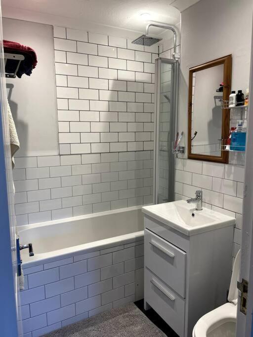 Apartment City Centre Two Bed Whole With Parking Cardiff