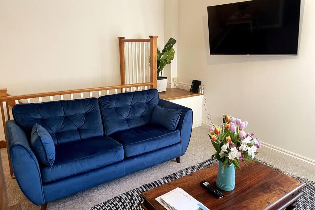City Centre Two Bed Whole With Parking * Cardiff