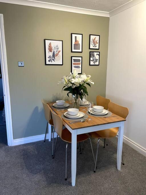 City Centre Two Bed Whole With Parking * Cardiff