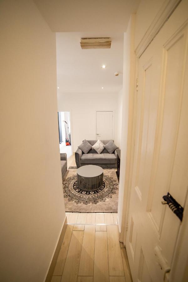 Entire 2 Bedroom Ground Floor Centre & Stadium