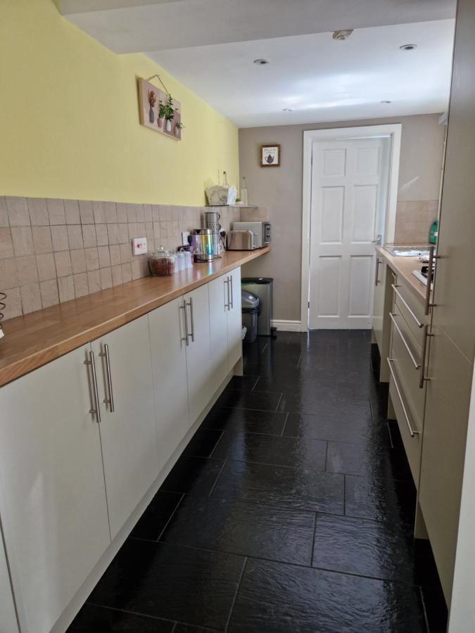 Tynant House- Modern 3 Bed House- Centre And Free Parking