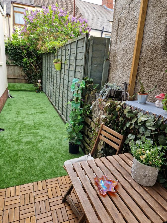 Tynant House- Modern 3 Bed House- Centre And Free Parking