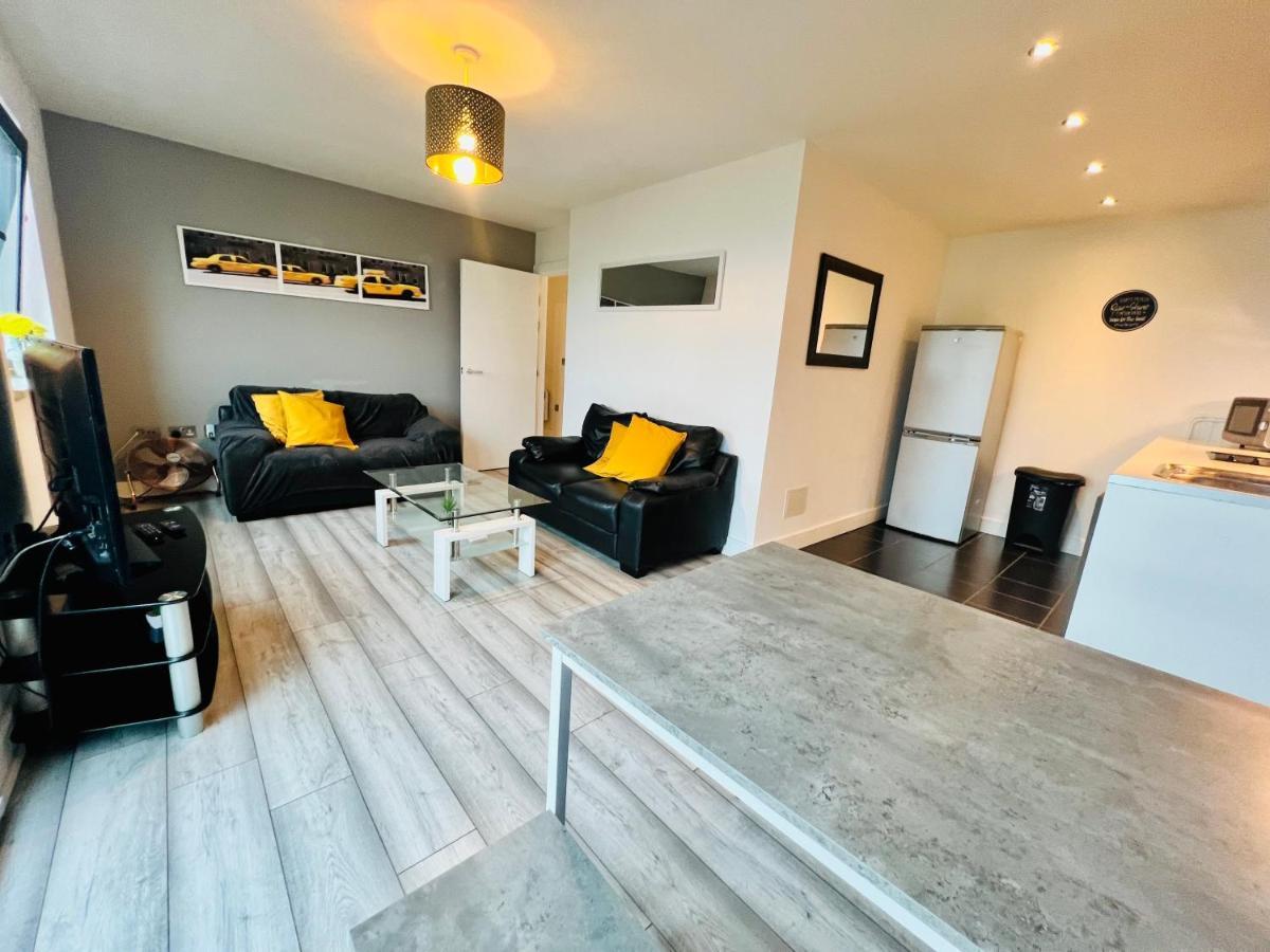 Apartment Lush Bay With Secure Parking And Fast Wifi