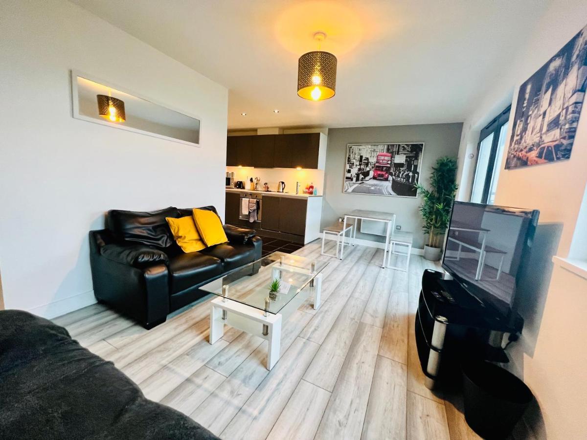 Lush Bay With Secure Parking And Fast Wifi * Cardiff