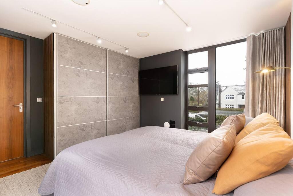 Villa Luxury Water Tower I Roof Bar I Cinema Cardiff