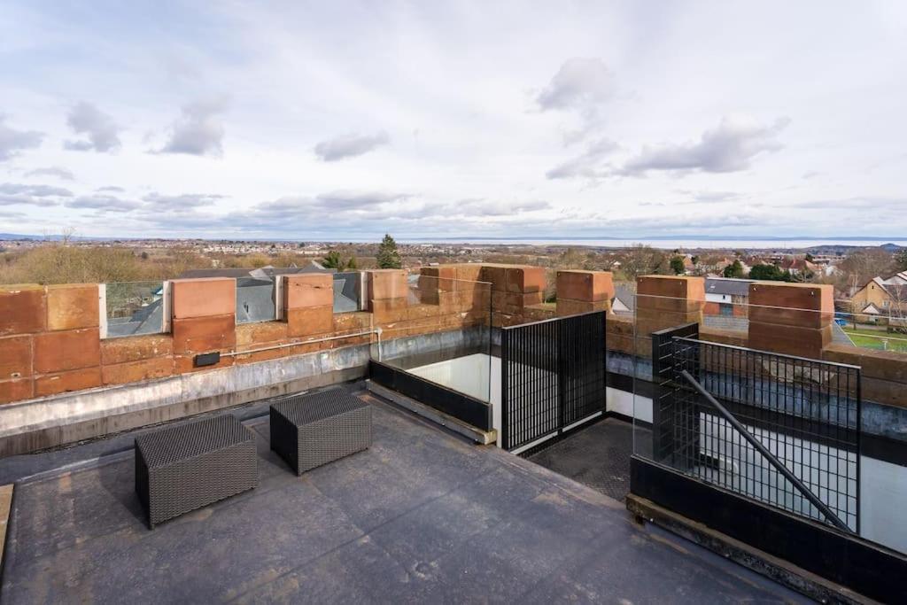 Luxury Water Tower I Roof Bar I Cinema Villa Cardiff