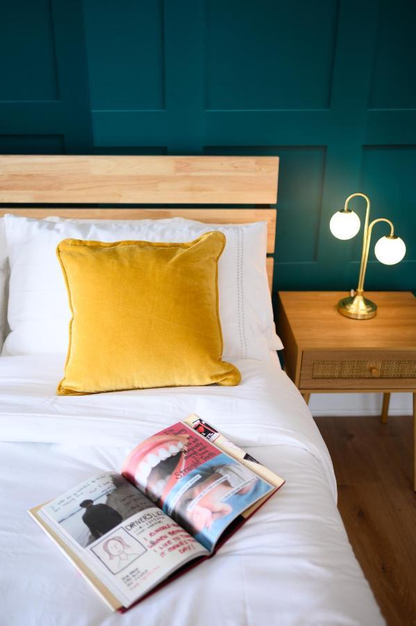 Neighbourhood Bedrooms Apartment *