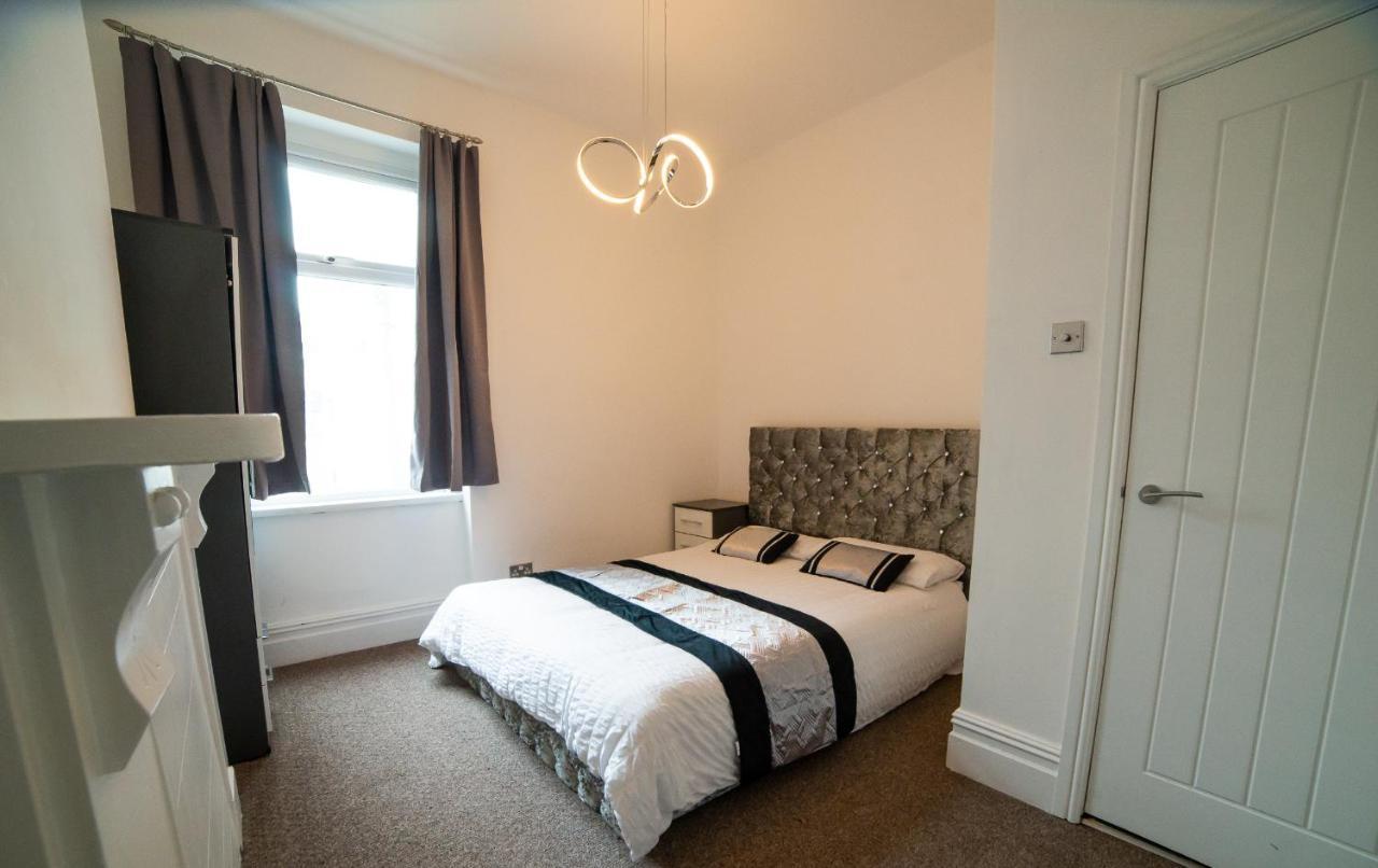 Entire 2 Bedroom Ground Floor Centre & Stadium * Cardiff