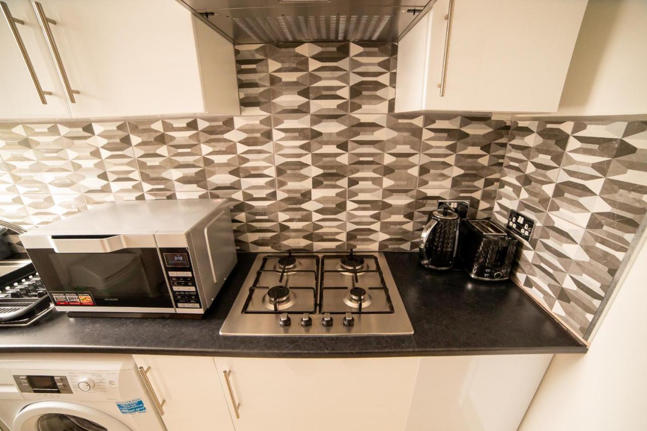 Entire 2 Bedroom Ground Floor Centre & Stadium *