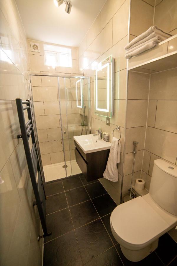 Entire 2 Bedroom Ground Floor Centre & Stadium *