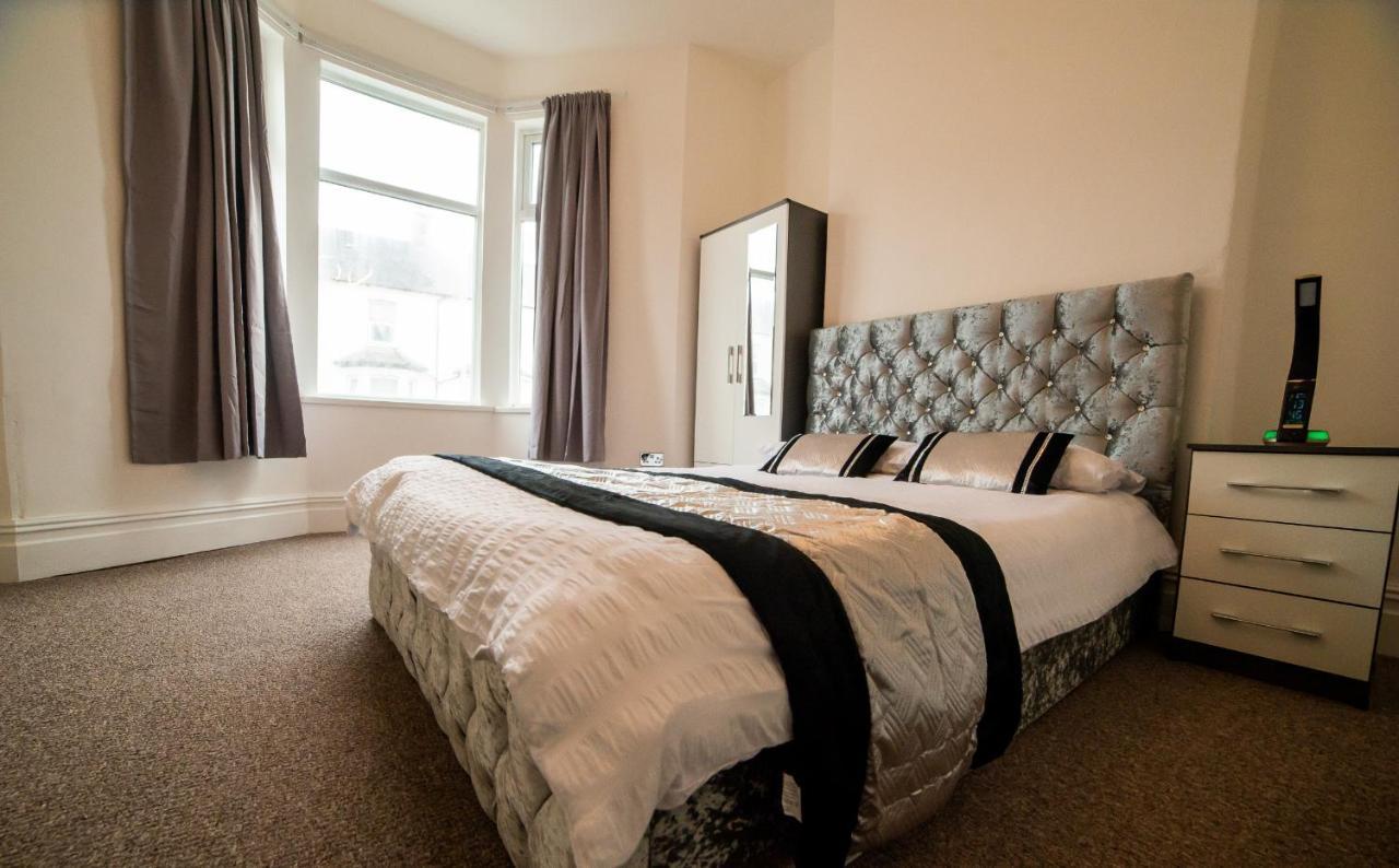 Entire 2 Bedroom Ground Floor Centre & Stadium *