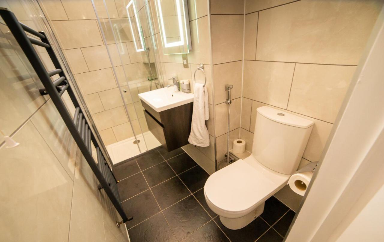 Entire 2 Bedroom Ground Floor Centre & Stadium